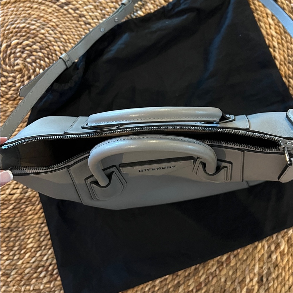 Givenchy soft Antigona small - Picture 3 of 13